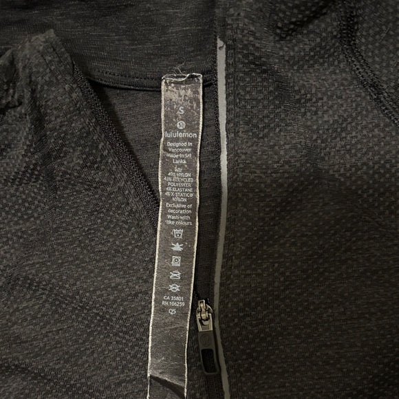 Lululemon Athletica Men’s Black Quarter-Zip Top Small - Picture 2 of 3